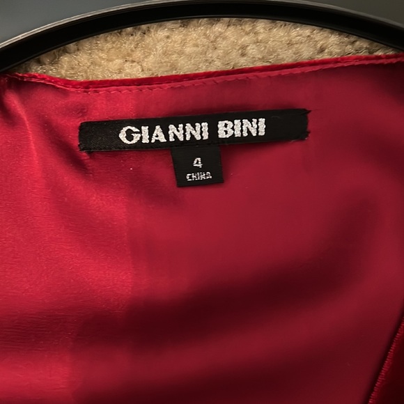 Gianni bini size 4 red velvet plunge dress - Picture 6 of 6